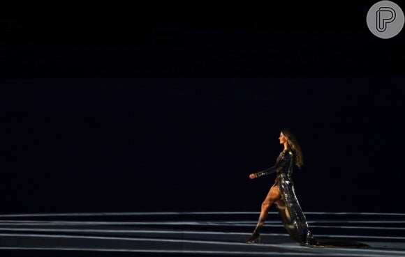 Gisele Bündchen usa vestido de estilista brasileiro em cerimônia de abertura das Olimpíadas Rio 2016, nesta sexta-feira, 5 de agosto de 2016
