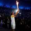 Gustavo Kuerten, o Guga, foi ovacionado pelo público ao entrar no Maracanã com a tocha olímpica