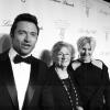 Em outubro, Hugh Jackman prestigiou sua sogra, Fay Duncan em um jantar de caridadeem Nova York. O ator foi ao Baile do Anjo, da Fundação Beneficente Australiana de Gabrielle Angel, em Nova York, onde a mãe de sua mulher, Deb, foi convidada de honra