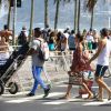 Alessandra Ambrosio curtiu a praia de Ipanema, no Rio, neste sábado, 6 de agosto de 2016
