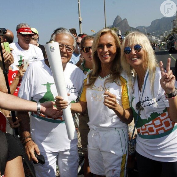 Helô Pinheiro levou a tocha olímpica pelo bairro de Ipanema