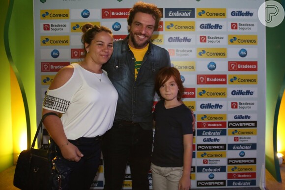 Rodrigo Lombardi foi com a mulher, Betty Baumgarten, e o filho, Rafael, ao Epaço Time Brasil, no Rio, neste sábado, 6 de agosto de 2016