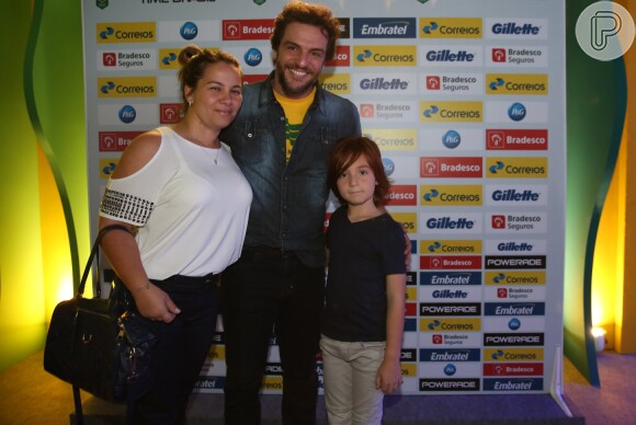 Rodrigo Lombardi com a mulher e o filho, de 8 anos, no Espaço Time Brasil