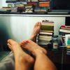 'Meu sábado, e o pé que sempre quis', publicou a atriz em seu Instagram. Fãs apontam que o pé é do ator