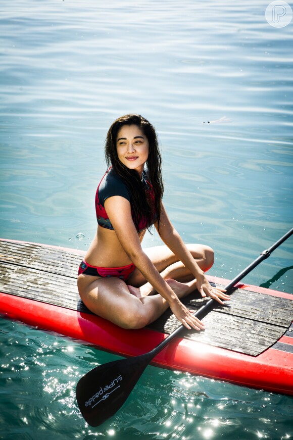 Jacqueline Sato assumiu o papel de Yumi por ser mais nova que Daniele Suzuki e está tendo aulas de surfe. A personagem pratica ainda stand up paddle