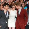 Taylor Lautner, Kristen Stewart e Robert Pattinson posam na premiére do filme 'Eclipse', em Los Angeles, na Argentina, em 2010