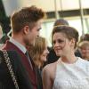 Rob e Kristen não confirmavam publicamente o relacionamento pois queriam esperar o compromisso deles com os filmes da saga 'Crepúsculo' acabar