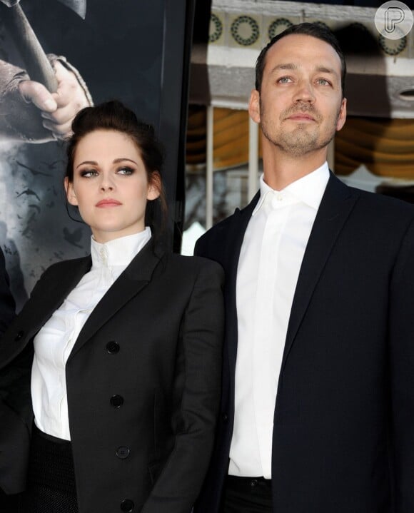 Kristen Stewart traiu Robert Pattinson com o diretor do filme 'Branca de Neve e o Caçador', que ela protagoniza, Rupert Sanders. Na época, ele era casada e tem dois filhos