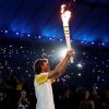 Gustavo kuerten participou do revezamento da tocha olimpica no Maracanã, durante a abertura dos jogos olímpicos Rio 2016