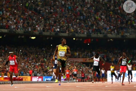 Usain Bolt, além de ter uma passada maior do que as dos demais velocistas, ainda é capaz de acelerar mais