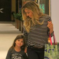 Grazi Massafera se diverte com a filha, Sofia, em shopping do Rio. Fotos!