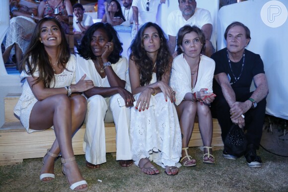 Juliana Paes, Glória Maria, Andréa Santa Rosa e Astrid Fontenelle esperam o show de Gilberto Gil
