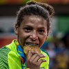 Rafaela Silva, medalha de ouro na Olimpíada Rio 2016, fala sem reservas do namoro de três anos com Thamara Cezar, estudante de Educação Física: 'Sou das meninas'