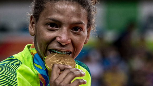 Rafaela Silva, medalha de ouro, sobre orientação sexual: 'Sou das meninas'