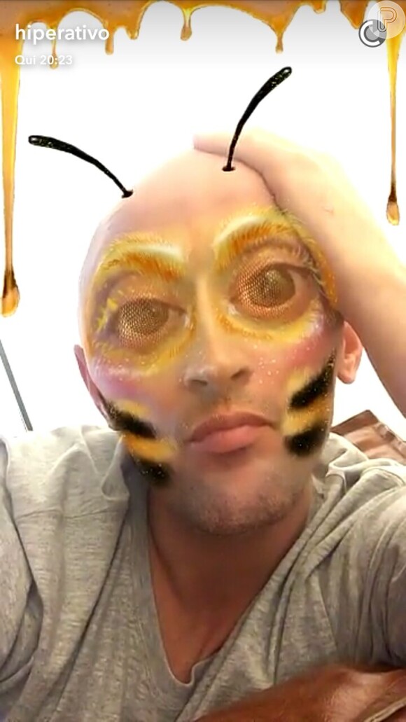 Paulo Gustavo sobe na balança e reclama do peso: 'Dieta forte amanhã'