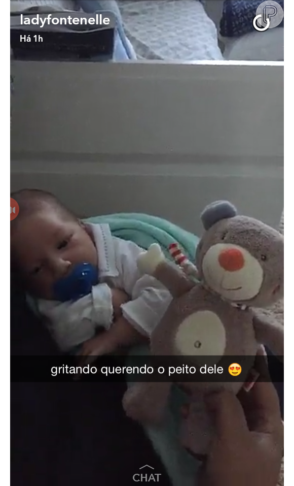 Antonia Fontenelle exibiu um momento de intimidade com o filho em seu perfil no Snapchat, nesta sexta-feira, 12 de agosto de 2016