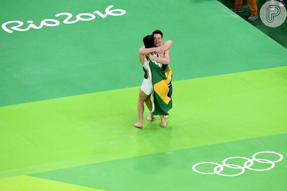 Olimpíada Rio 2016: Diego Hypolito e Arthur Nory se abraçam emocionados