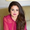 Selena Gomez chegou a rasgar um cartaz que trazia a foto dela e de Justin Bieber durante um show