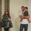 O flagra aconteceu enquanto Megan Fox aguardava o carro com o marido e o filho em Los Angeles, nos Estados Unidos