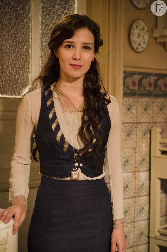 Laura (Marjorie Estiano) descobre que foi vítima de uma armação de Catarina (Alessandra Negrini) em 'Lado a lado', em janeiro de 2013