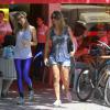 A atriz Grazi Massafera foi vista deixando restaurante Bibi com uma amiga na Barra da Tijuca, Zona Oeste do Rio de Janeiro, na tarde desta quinta-feira, 28 de novembro de 2013
