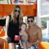 Winits durante uma viagem com o namorado, Amaury Nunes, e o filho Guy em um parque aquático, em Fortaleza