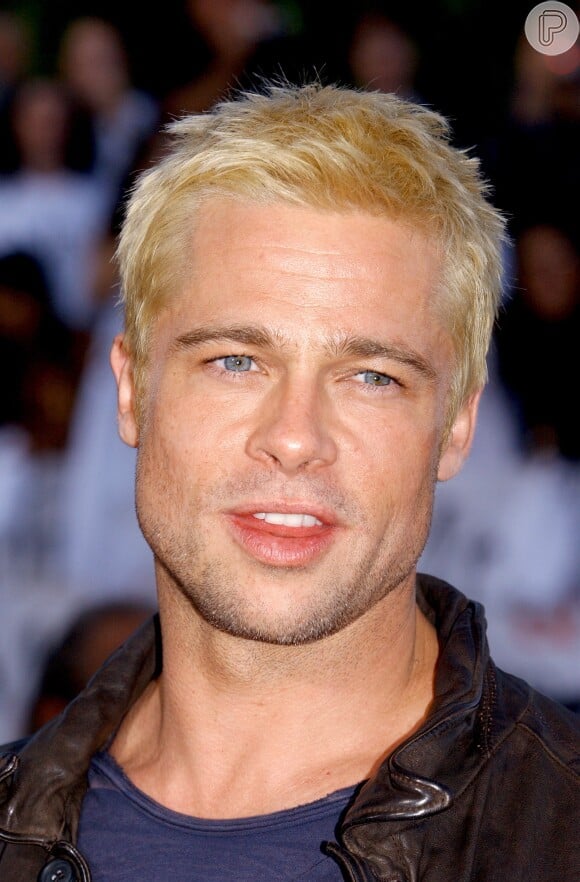 Brad Pitt exibiu o cabelo platinado na estreia mundial de 'Sr. & Sra. Smith', no Teatro da Vila, em Los Angeles, no dia 7 de junho de 2005