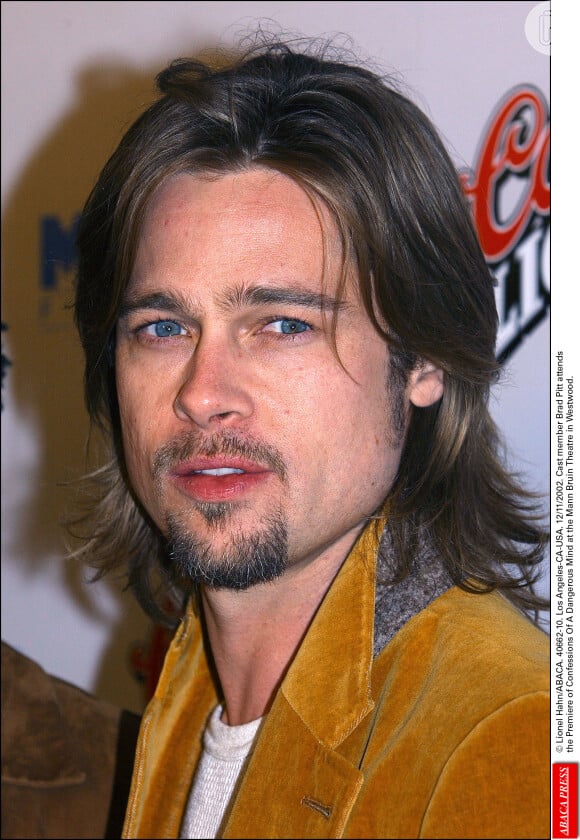 Com cabelos compridos e escuros, Brad foi à première de 'Confissões de uma Mente Perigosa', em 12 de novembo 2002