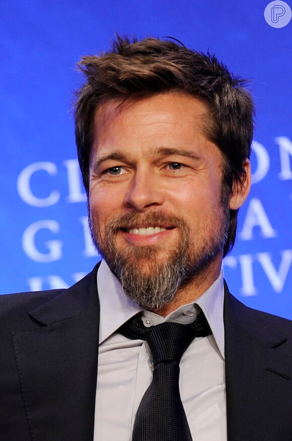 Brad Pitt participou da Iniciativa Global Clinton (CGI) com barba e bigode, em setembro de 2009