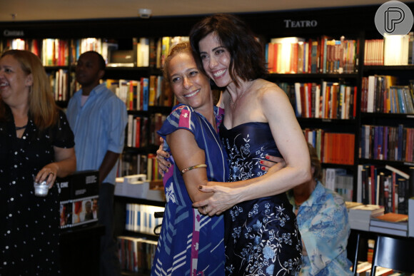 Fernanda Torres recebeu a amiga Andréa Beltrão, em 29 de novembro de 2013