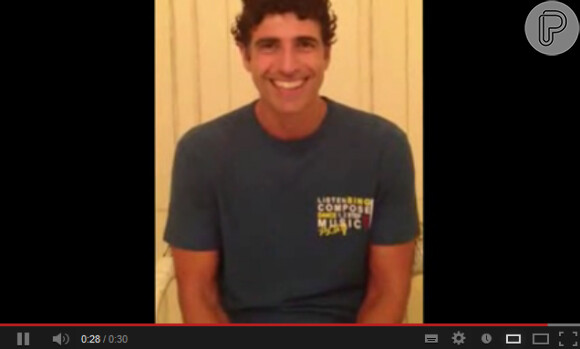 Reynaldo Gianecchini grava vídeo desejando feliz 2013 para os fãs e amigos. Ator publicou no Twitter em 30 de dezembro de 2012