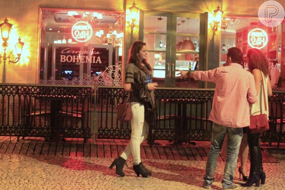 Foto: Bruna Marquezine se despede de Isaac Azar, dono do restaurante Paris  6 - Purepeople