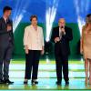 O casal recebe a presidente Dilma e o presidente da Fifa Joseph Blatter no palco do evento