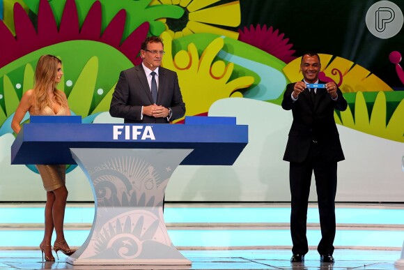 Cafu participou do sorteio dos grupos da Copa do Mundo 2014