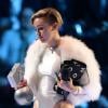 Miley ganhou o prêmio de Melhor Clipe com a canção 'Wrecking Ball' no último VMA. O vídeoclipe foi dirigido pelo fotógrafo Terry Richardson