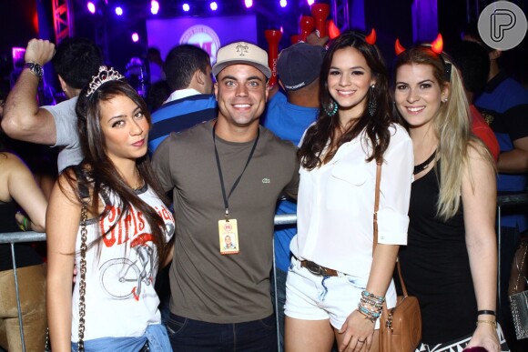 No sábado, 7 de dezembro de 2013, Bruna Marquezine esteve acompanhada de Rafaella Santos (irmã de Neymar), no evento "M.I.S.S.A", em Niterói, no Rio de Janeiro. A atriz posou ao lado da cunhada e do produtor do evento Biel Maciel