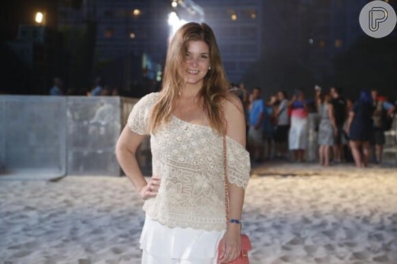 Cristiana Oliveira prestigia, nas areias de Copacabana, o show de Stevie Wonder e Gilberto Gil em dezembro de 2012
