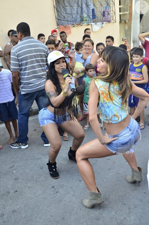 No programa 'Pânico na Band', Sabrina Sato já fez matérias em comunidades do Rio de Janeiro, como o Borel e o Complexo do Alemão, vestindo-se de funkeira e fazendo a alegria da galera