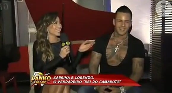 Sabrina Sato também deu um furo e entrevistou o verdadeiro rei do camarote, Lorenzo Carvalho, no programa 'Pânico na Band'