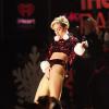 Miley Cyrus faz gestos picantes em sua apresentação no tradicional show Jingle Ball Z100, no Madison Square Garden, em Nova York, no último sábado, 13 de dezembro de 2013