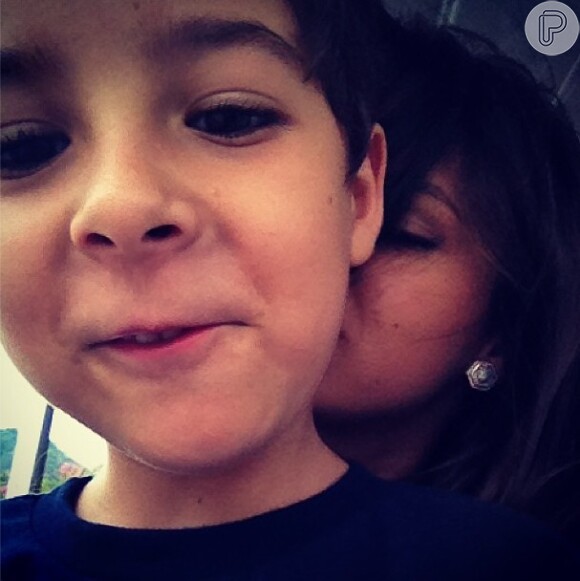 Bruna publica foto carinhosa com o Junior de 'Salve Jorge'