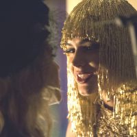 Beijo gay de Bruna Marquezine e cena de sexo agitam a web: 'Que furacão!'