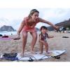 Scooby postou no Instagram uma foto da mulher e filho brincando de surfar. 'Meus amores tirando uma ondinha aqui em Noronha! #EstamosNoParaiso #PuraDiversao', legendou