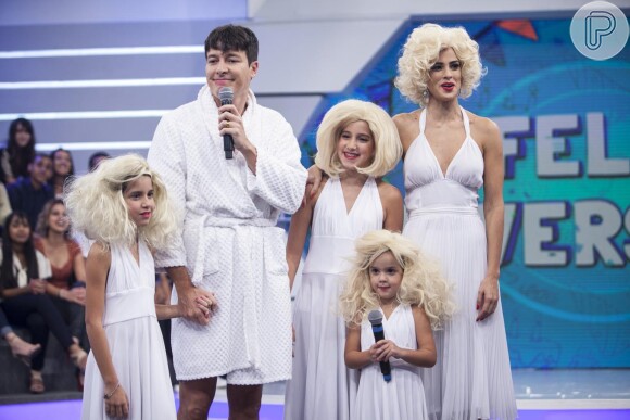 Rodrigo Faro é surpreendido com a mulher, Vera Viel, e as três filhas vestidas de Marilyn