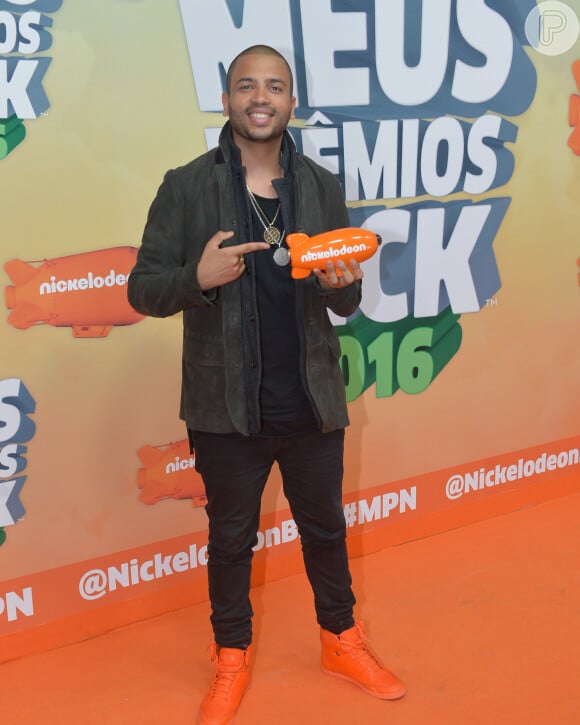 O rapper Projota levou o prêmio de música do ano com 'Ela Só Quer Paz' no Meus Prêmios Nick 2016