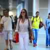 Marina Ruy Barbosa posa com fãs no aeroporto Santos Dummont nesta sexta-feira, dia 21 de outubro de 2016