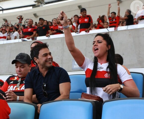 Zezé Di Camargo e Graciele Lacerda assistem a jogo do Flamengo contra o Corinthians pelo Campeonato Brasileiro