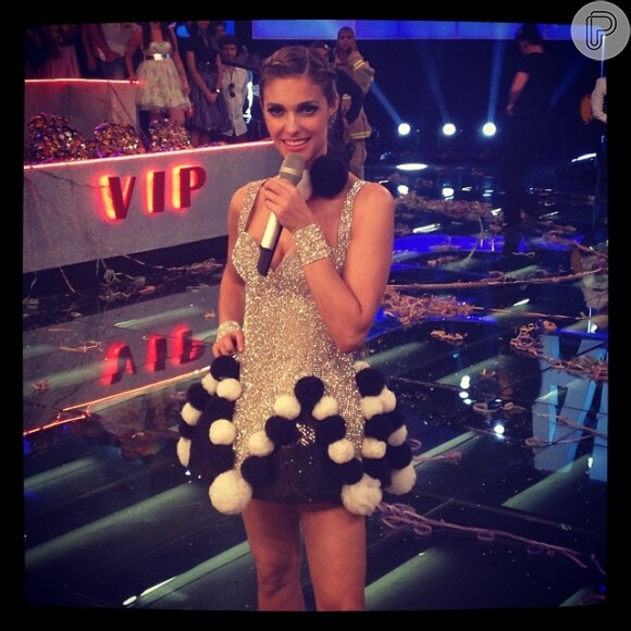 Fernanda Lima se vestiu de colombina para apresentar o último 'Amor & Sexo' desta temporada nesta quinta-feira, 19 de dezembro de 2013