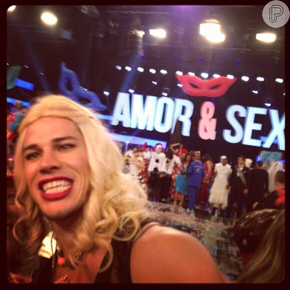 Jose Loreto também se fantasiou para participar do último 'Amor & Sexo' temático de Carnaval