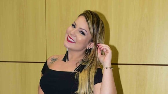 Ex-BBB Cacau ataca de cantora no Snapchat: 'Karaokê ao vivo'. Veja vídeo!